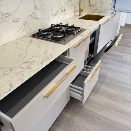 Bucătărie în stil modern din MDF vopsit „Piemont“-10
